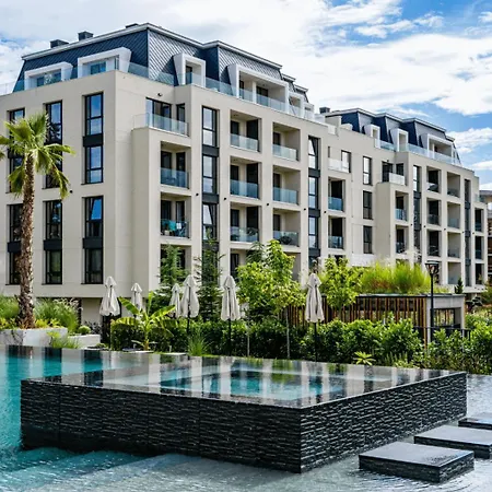 With Pool Apartman Szent Konstantin és Elena