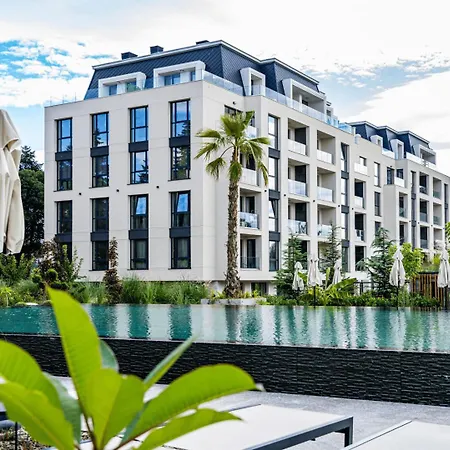 With Pool Apartman *