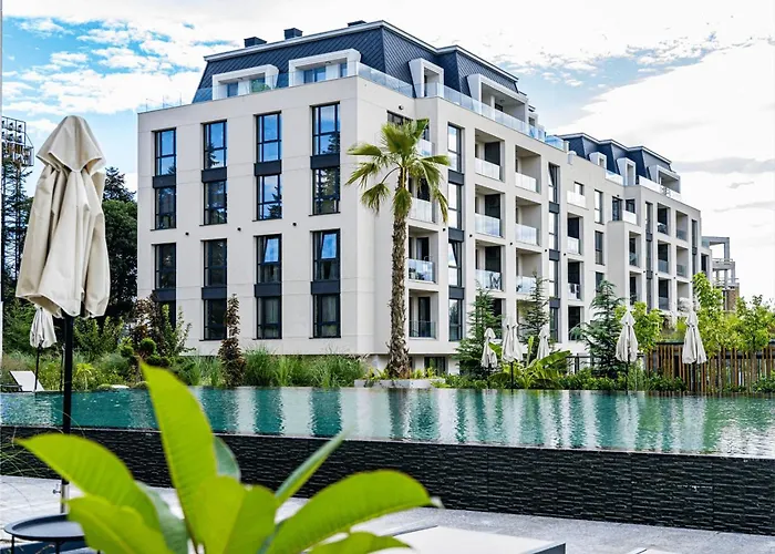 With Pool Lejlighed *